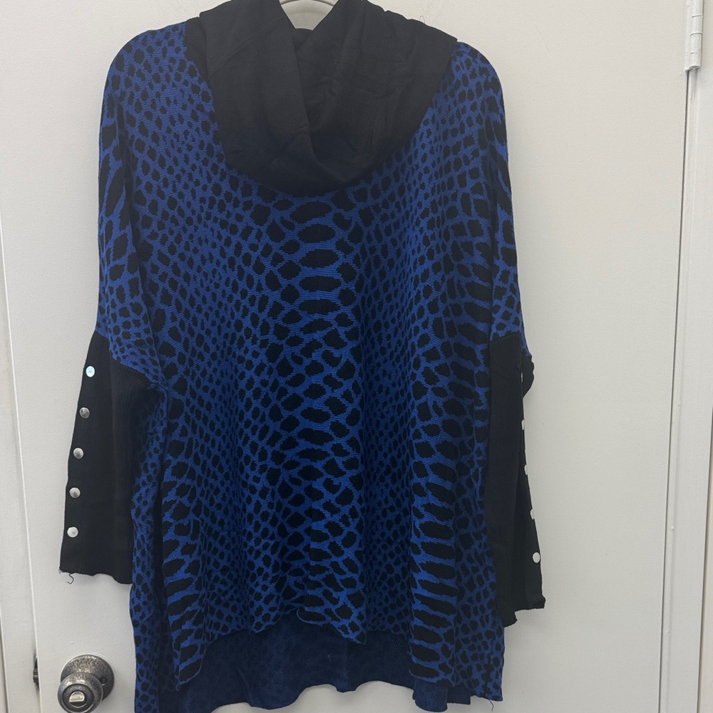 Joseph A Black and Blue Oversized Knit Sweater
